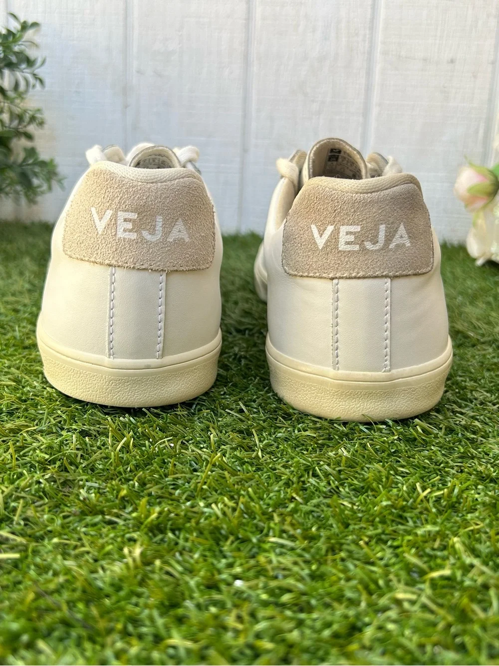 VEJA Women  Esplar Logo Leather Extra-White Sable size 7 gently used